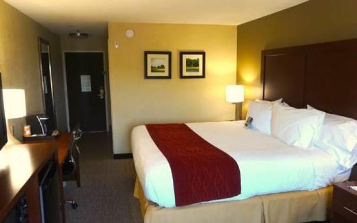 Comfort Inn & Suites Greenwood near University