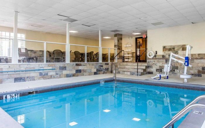 Comfort Inn & Suites Ballpark Area