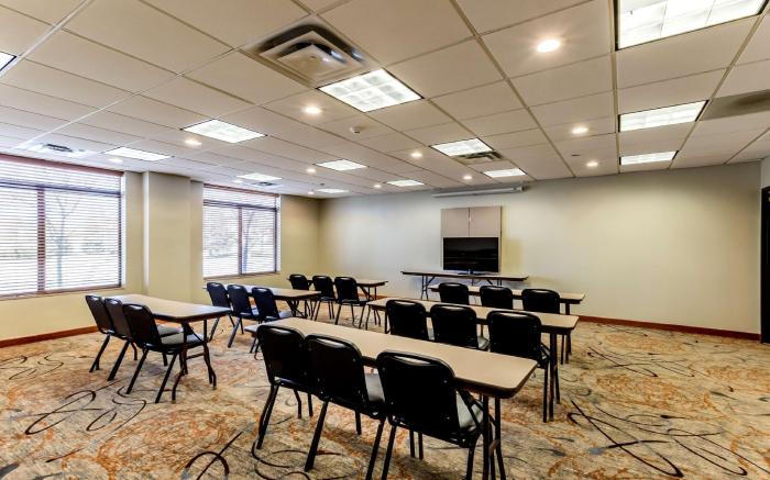 Holiday Inn Express and Suites Cedar Falls Waterloo By IHG