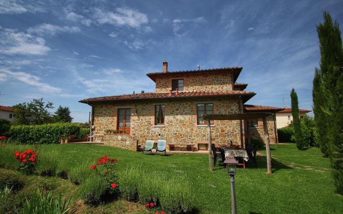 Rustic Retreat with  Pool