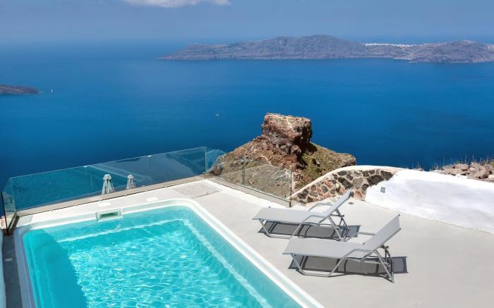 Pearl on the Cliff Hotel & Suites