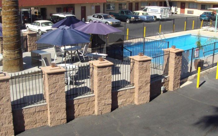 Desert Hills Motel