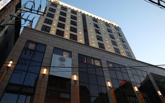 Hotel February Dong Seong Ro