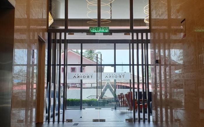 Prestige Troika 1 Bedroom 18-10 | WiFi & Netflix