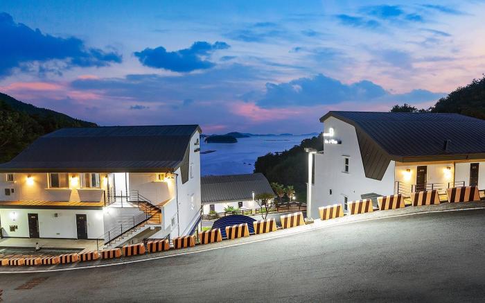 Tongyeong Sea and View Spa Pension