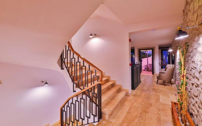 Pitoresk Otel
