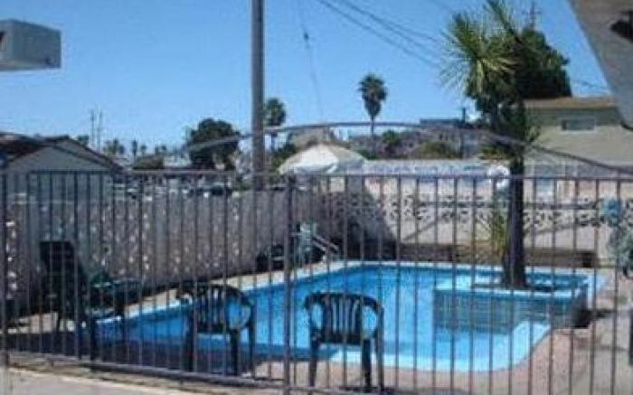 Aqua Breeze Inn