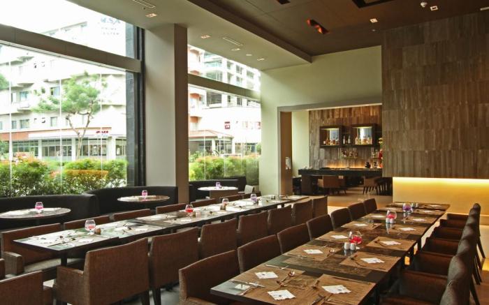 The B Hotel