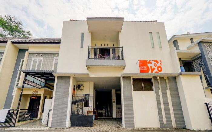 OYO Flagship 90502 Holistay Malang New