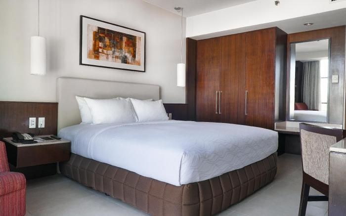 The B Hotel