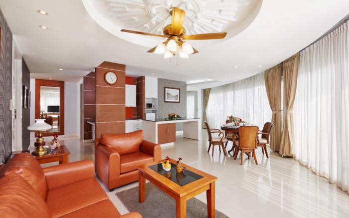 Royal Beach View Suites