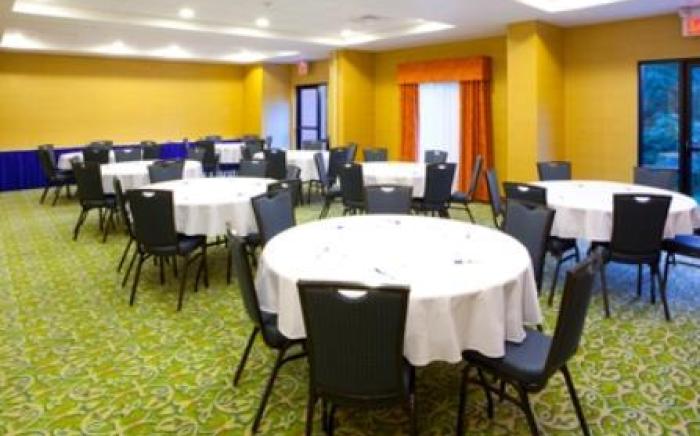 Holiday Inn Express & Suites Culpeper By IHG
