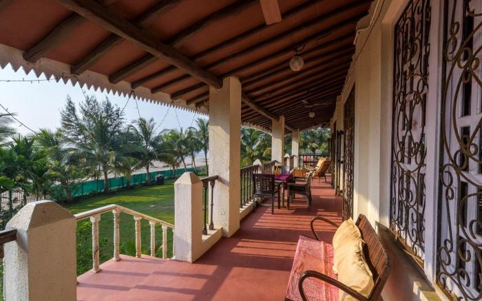 Salt Rim, 2 BDR Beachfront villa on secluded Beach