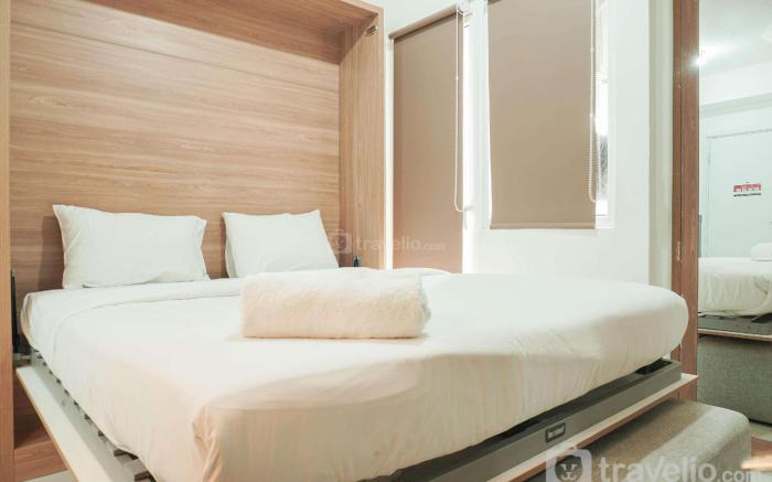Lovely and Strategic Studio at Green Pramuka Apartment By Travelio