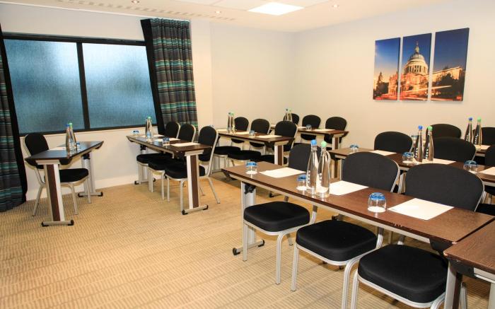 Holiday Inn Express London Heathrow T5 By IHG