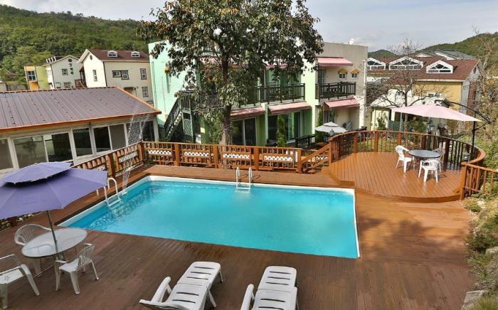Bellus Rose Pension
