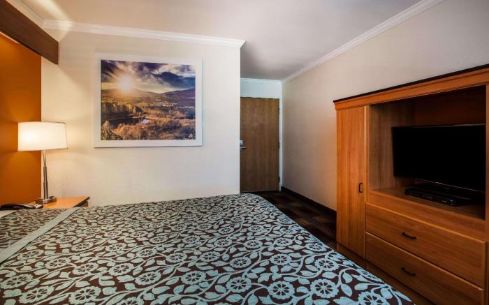 Days Inn & Suites by Wyndham Antioch