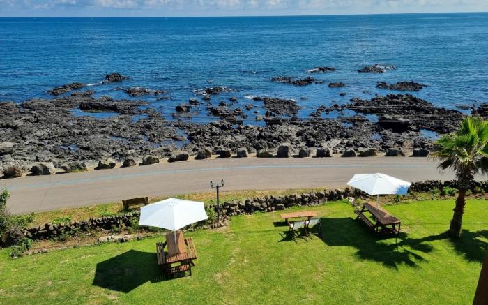 THE VILLAS OCEAN Black