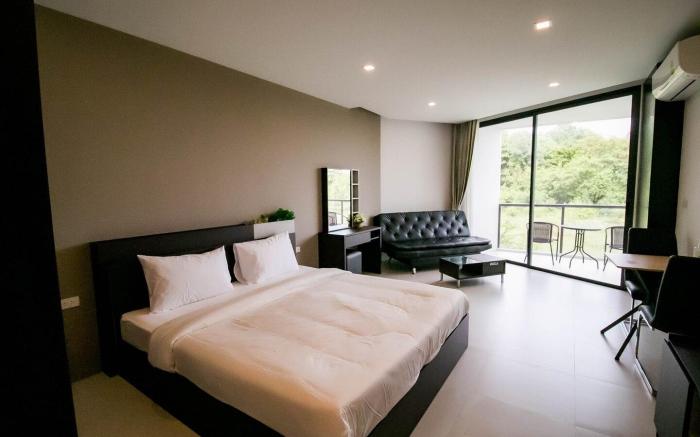 Escape Condominiums Beachfront Suite - E224