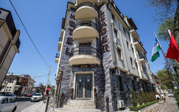 Leader hotel