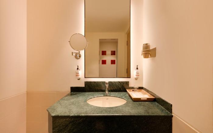 Red Fox by Lemon Tree Hotels, Hyderabad