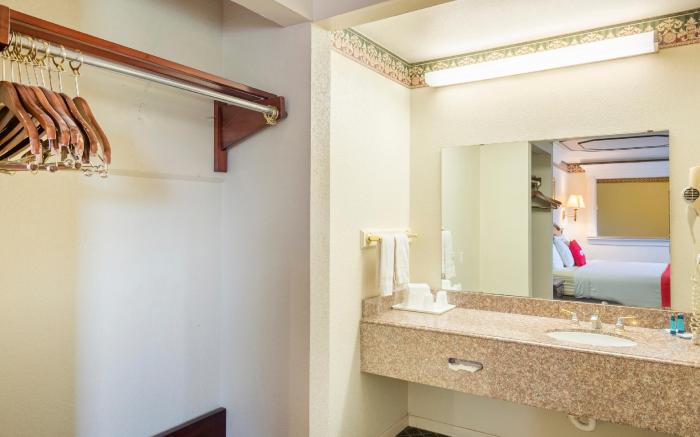 Three Rivers Executive Inn & Suites By OYO
