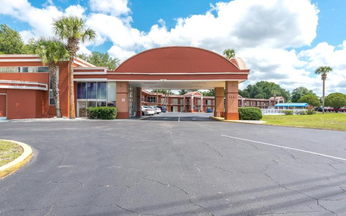 OYO Hotel Mustang Silver Spring FL