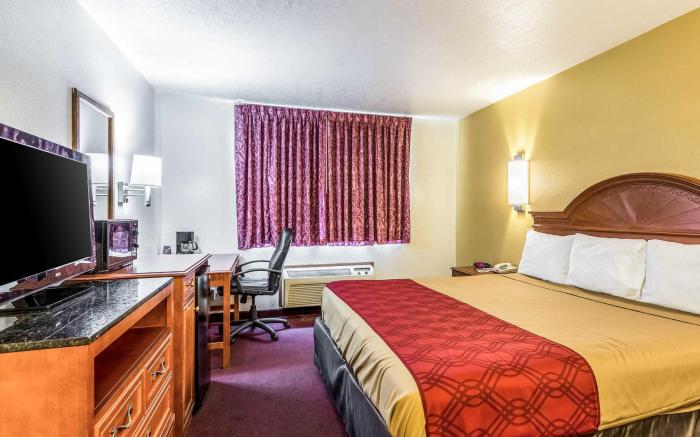 Econo Lodge Inn & Suites Albuquerque East I-40 Eubank Exit