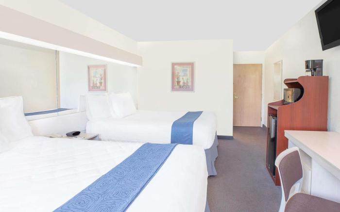 Microtel Inn & Suites by Wyndham Broken Bow