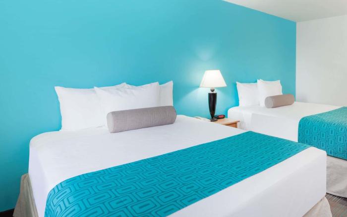 Howard Johnson by Wyndham San Diego Hotel Circle