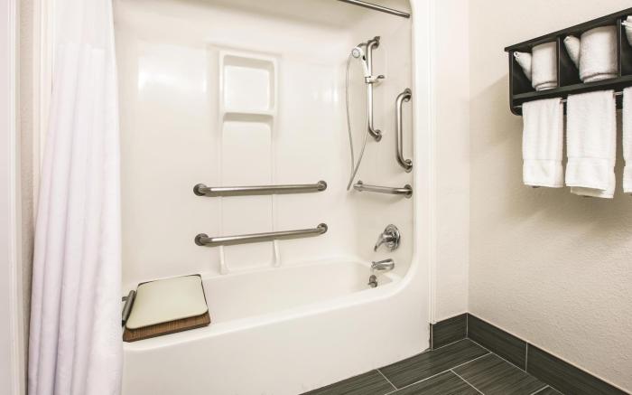 La Quinta Inn & Suites by Wyndham Dallas - Las Colinas