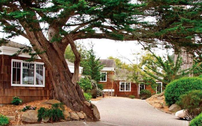 Lighthouse Lodge & Cottages