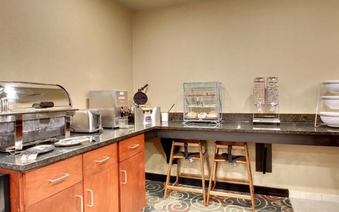 Cobblestone Hotel & Suites - Salem