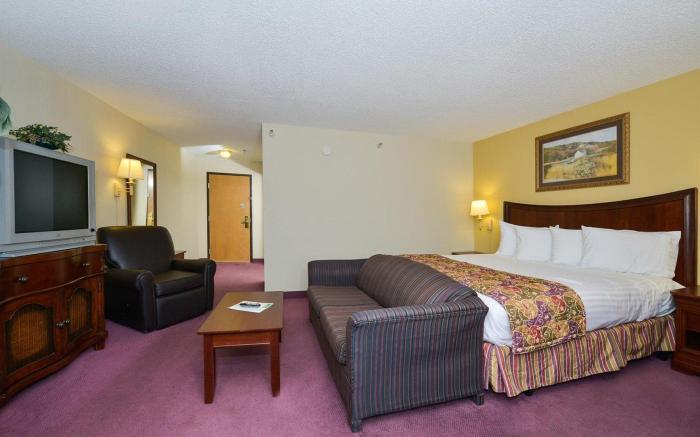 Lamplighter Inn-South