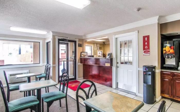 Econo Lodge Richmond Hill