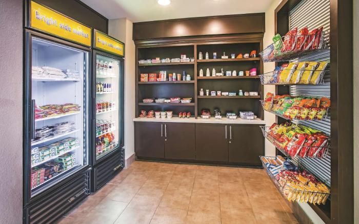 La Quinta Inn & Suites by Wyndham Dallas - Las Colinas