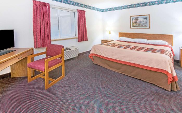 Super 8 by Wyndham Richfield/Cleveland