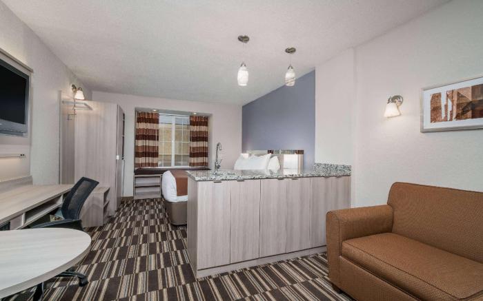 Microtel Inn & Suites by Wyndham Rochester North Mayo Clinic