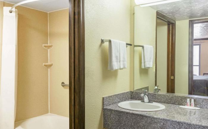 Super 8 By Wyndham Enid