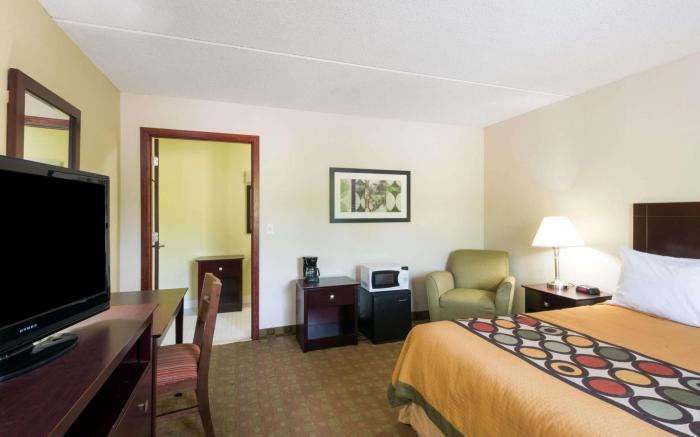 Super 8 By Wyndham White River Junction