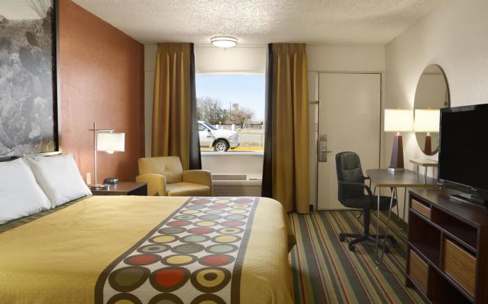 Super 8 By Wyndham Woodward