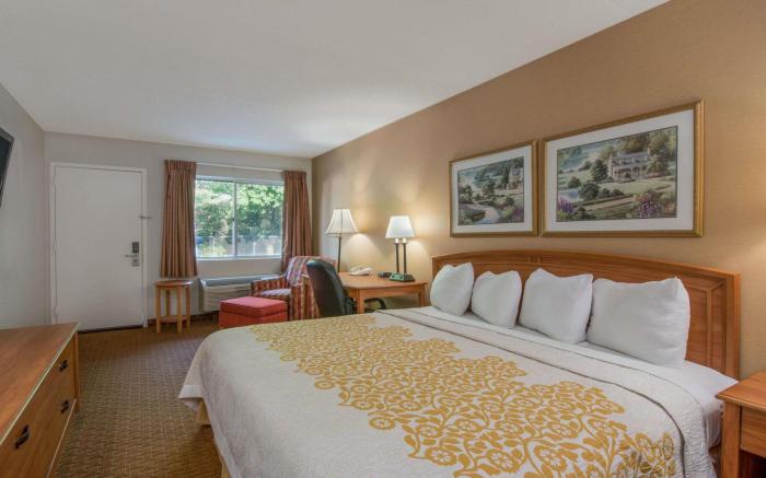 Days Inn by Wyndham Harrisburg North