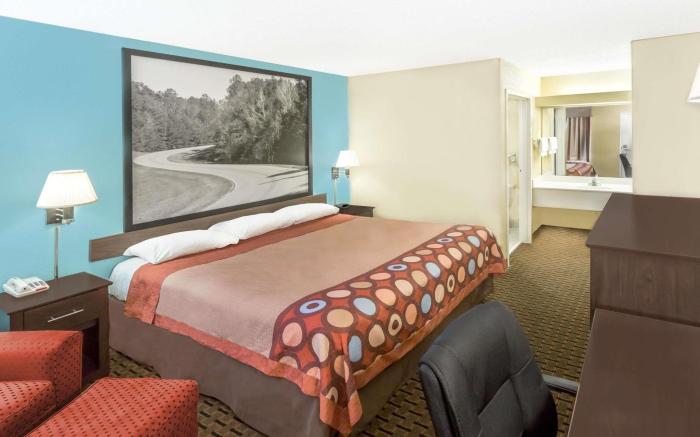 Super 8 By Wyndham Madison - Ridgeland Area