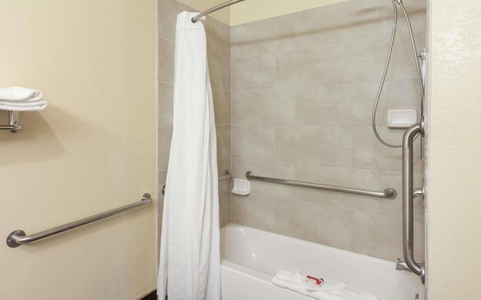 Super 8 By Wyndham Bakersfield South Ca