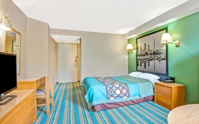 Super 8 By Wyndham Toronto East On