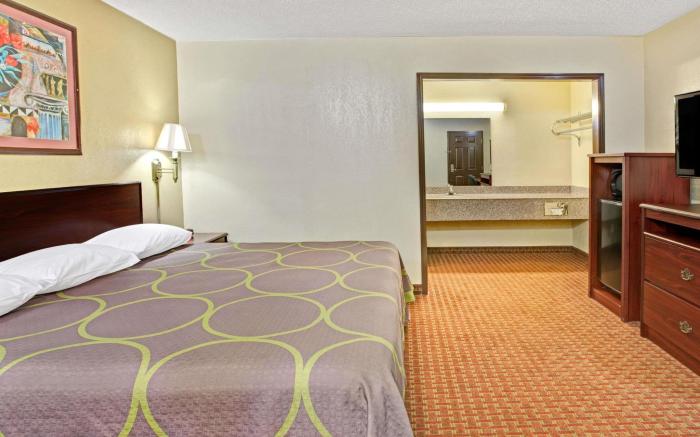 Super 8 By Wyndham Shawnee