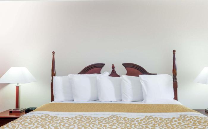 Days Inn & Suites by Wyndham Huntsville