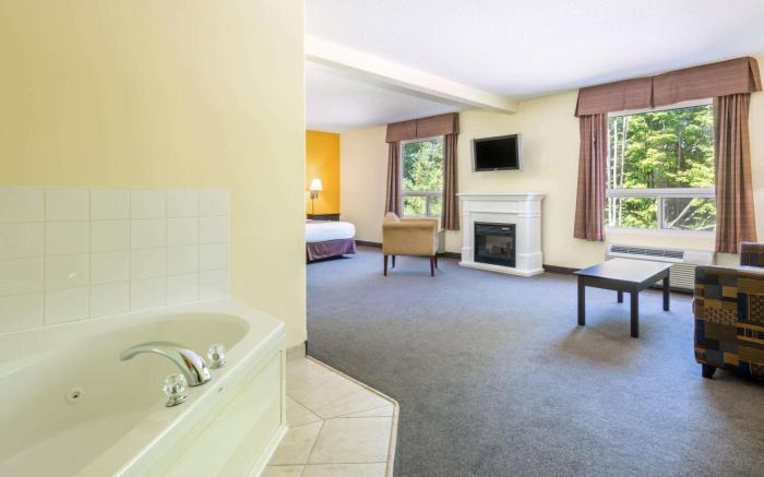 Super 8 By Wyndham Midland
