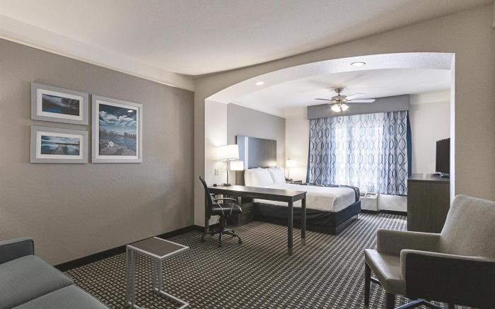La Quinta Inn & Suites by Wyndham Conroe