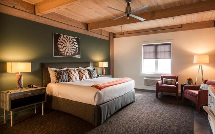 Harbor House Hotel and Marina